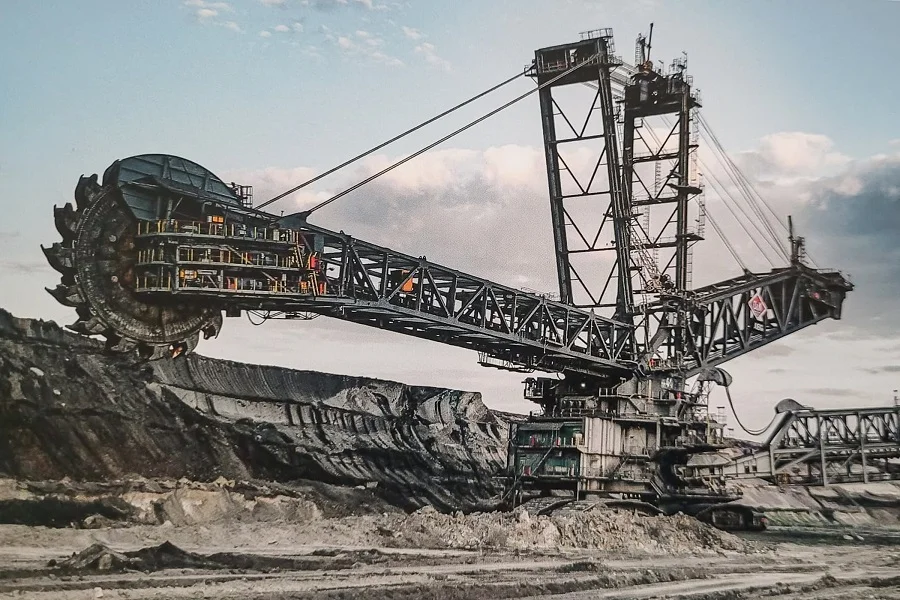 PGE przyjmuje do pracy w kopalni Bełchatów. Ogłoszono nabór na wiele stanowisk - Zdjęcie główne
