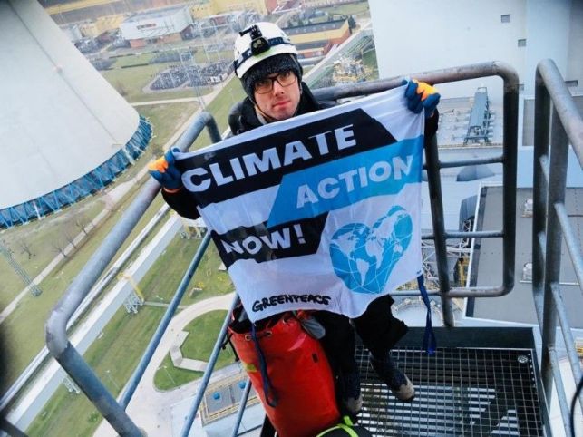 Greenpeace pozywa PGE za zmiany klimatu. Czego domagają się działacze od koncernu? - Zdjęcie główne