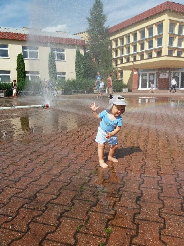 Kurtyny wodne na ulicach Bełchatowa. Sprawdź, gdzie można się ochłodzić - Zdjęcie główne