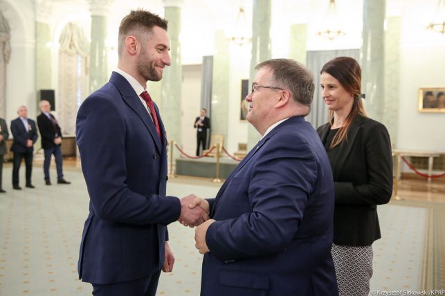 Grzegorz Łomacz odznaczony Złotym Krzyżem Zasługi - Zdjęcie główne