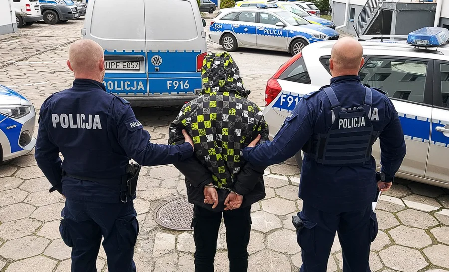 Nastolatek z Bełchatowa zatrzymany. Śledczy przedstawili mu  aż 11 zarzutów! - Zdjęcie główne