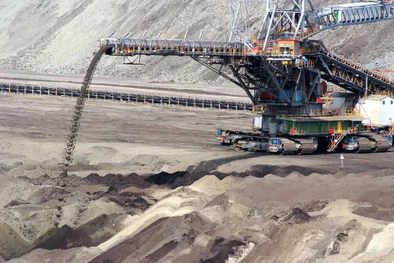 Łódzkie. Największa kopalnia odkrywkowa w Europie ma problem. Chodzi o wydobycie 100 mln ton węgla - Zdjęcie główne
