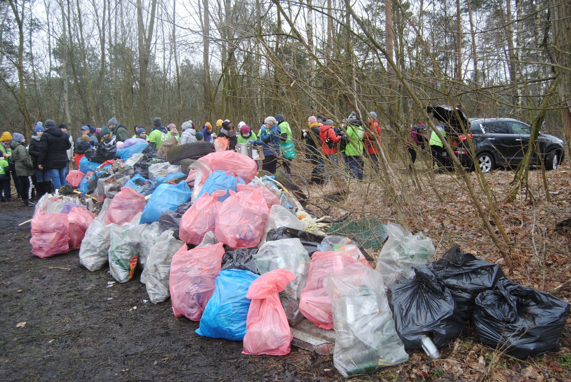 Przez ponad rok sprzątali bełchatowskie lasy. Teraz chcą ''zapolować'' na tych, którzy śmiecą!  - Zdjęcie główne