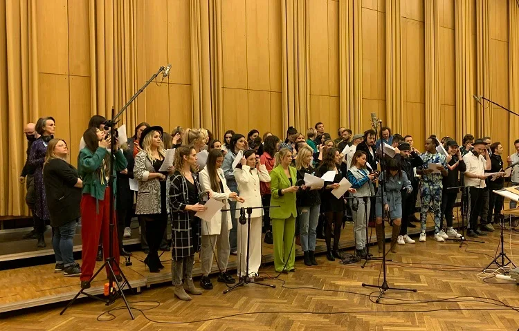 Bełchatowianka razem z gwiazdami nagrała piosenkę dla Ukrainy. Posłuchaj wyjątkowego utworu [VIDEO] - Zdjęcie główne