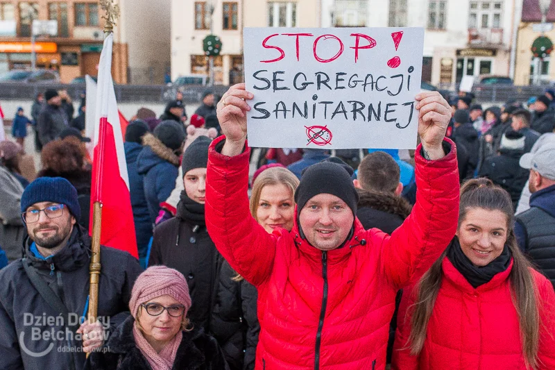 Manifestacja na pl. Narutowicza. Protestowali przeciwko segregacji sanitarnej [FOTO] - Zdjęcie główne