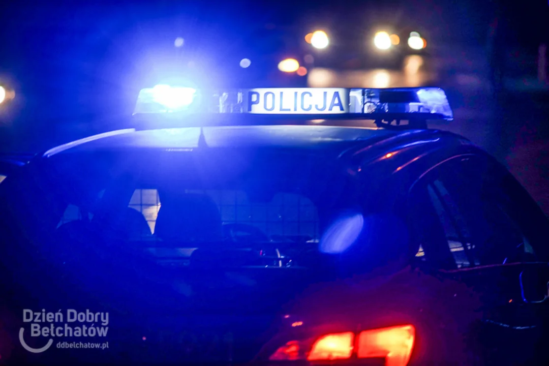 Dramatyczna akcja policji w Bełchatowie. Mężczyzna siedział w oknie wieżowca - Zdjęcie główne