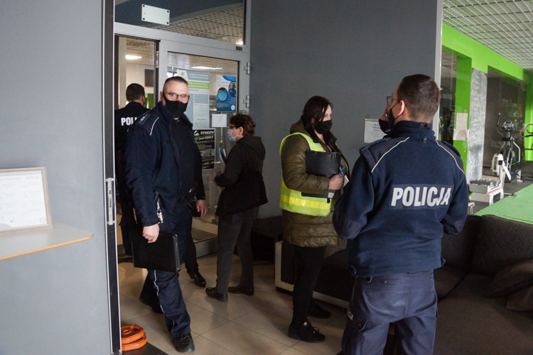 Policja o kontrolach w bełchatowskich siłowniach. "Należy spodziewać się bardziej zdecydowanych kroków"  - Zdjęcie główne
