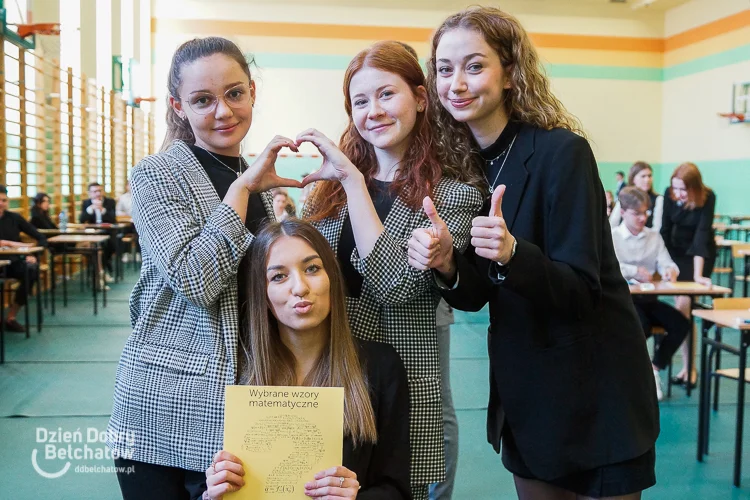 Drugi dzień matur w Bełchatowie. Uczniowie mierzą się z królową nauk [FOTO] - Zdjęcie główne