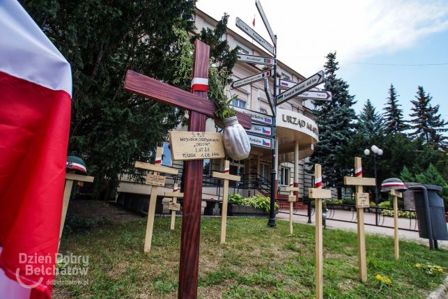 Krzyże w centrum Bełchatowa. Syreny zawyją w całym mieście i przypomną o Powstaniu Warszawskim  - Zdjęcie główne