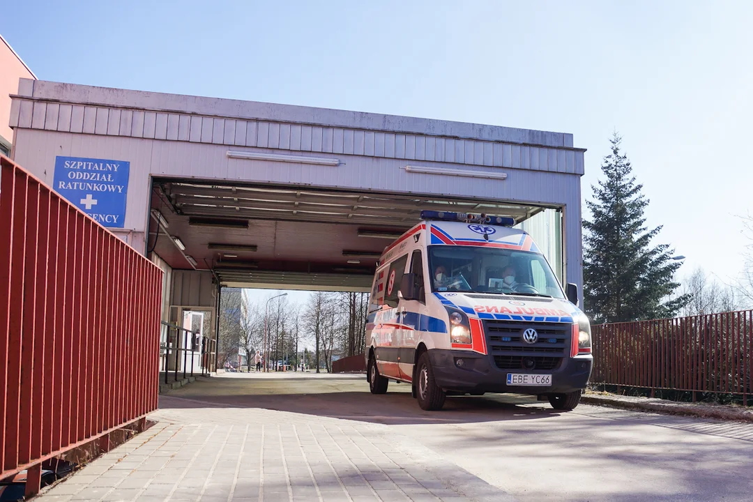 Dobre informacje dla odwiedzających bełchatowski szpital. Dyrekcja zmieniła decyzję - Zdjęcie główne