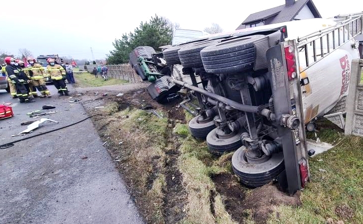 Uwaga kierowcy! Śmiertelny wypadek w Ruścu. Ciężarówka zderzyła się z cysterną [FOTO] - Zdjęcie główne