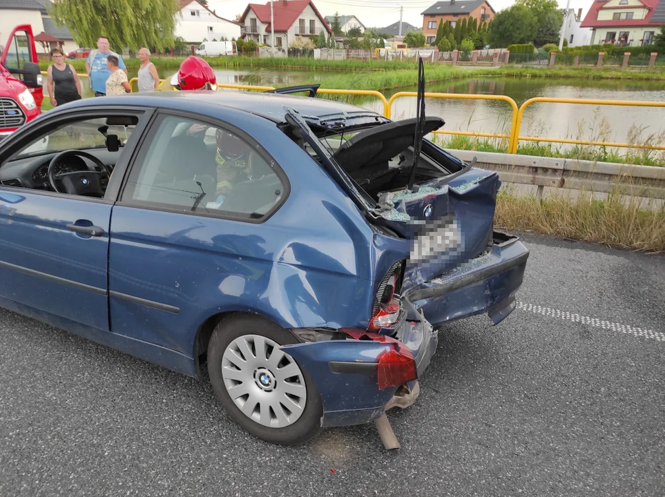 TIR zderzył się z BMW. Groźny wypadek pod Bełchatowem [FOTO] - Zdjęcie główne