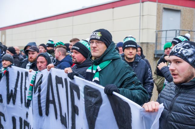 Kibice GKS Bełchatów nie żartowali - zablokują drogę dojazdową do kopalni i elektrowni - Zdjęcie główne