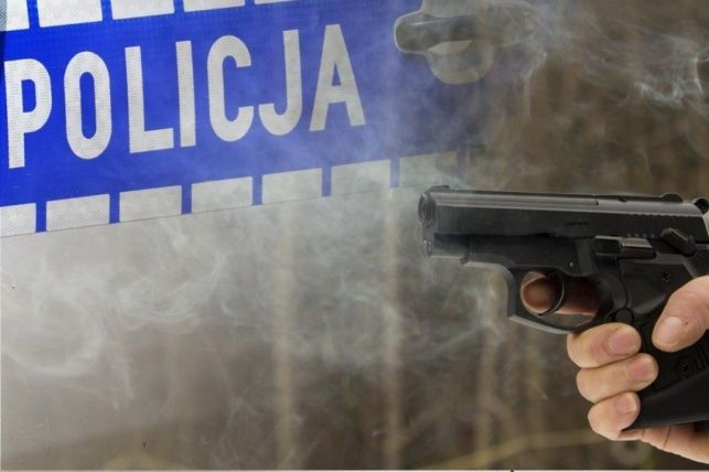 Dramatyczne sceny w piotrkowskiej komendzie. Policjant zastrzelił się z broni służbowej - Zdjęcie główne