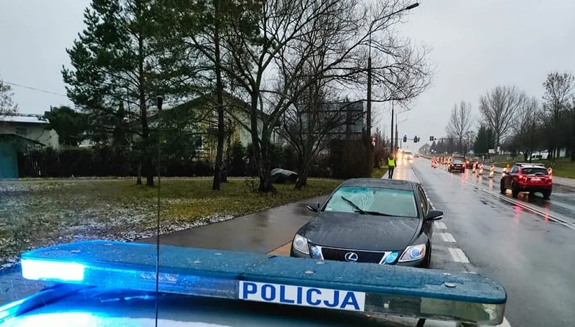Wypadek na ulicy Staszica. Pieszy potrącony przez osobówkę - Zdjęcie główne