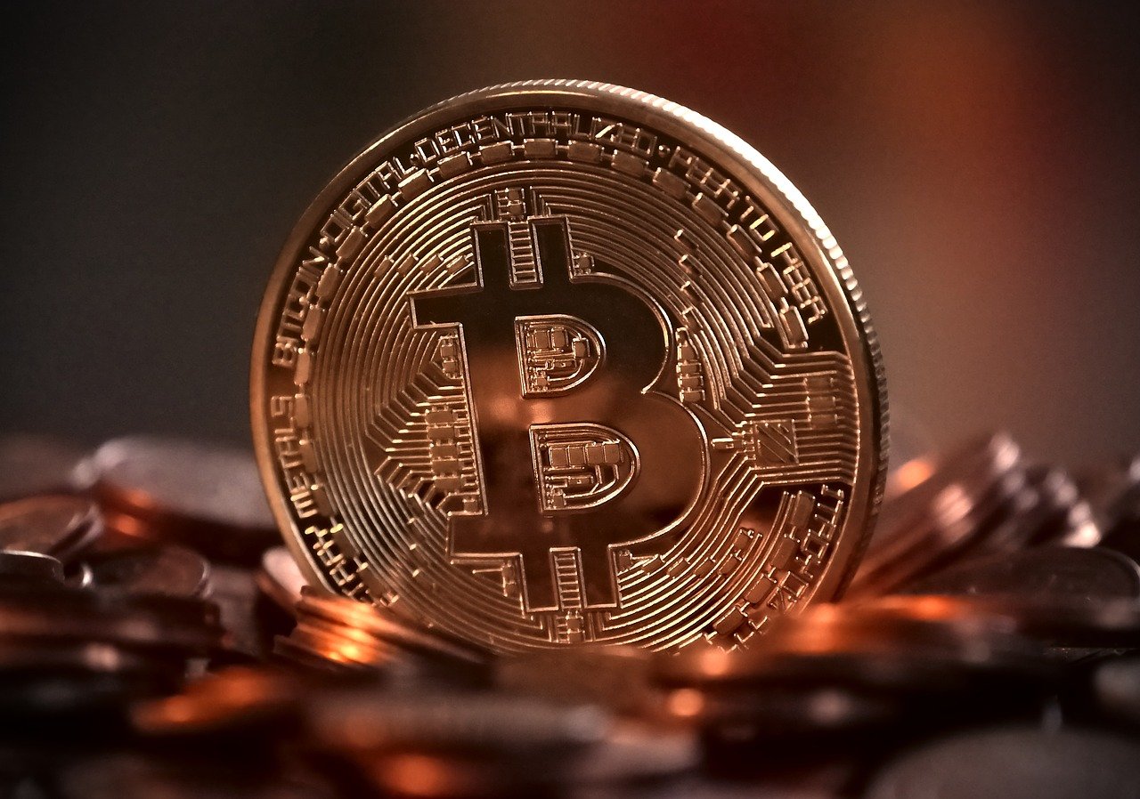 Zalety i wady Bitcoin | Czy warto inwestować w Bitcoin? - Zdjęcie główne