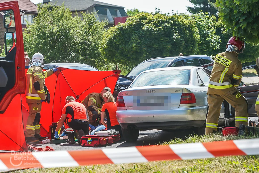 Dwie osoby trafiły do szpitala po wypadku w Bełchatowie. Policja zdradza szczegóły zdarzenia - Zdjęcie główne