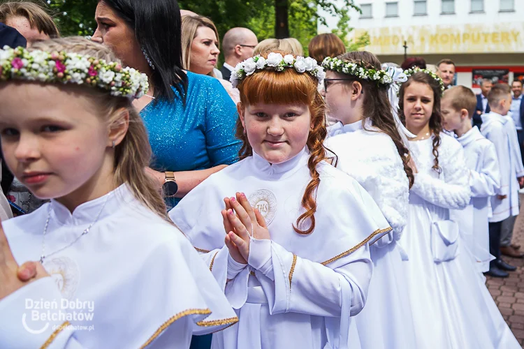 Pierwsza Komunia Święta w Bełchatowie. Dzieci przystąpiły do sakramentu [FOTO] - Zdjęcie główne