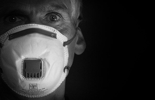 Zmarły kolejne dwie osoby z powiatu bełchatowskiego zarażone koronawirusem. To 90-letnia kobieta i 94-letni mężczyzna - Zdjęcie główne
