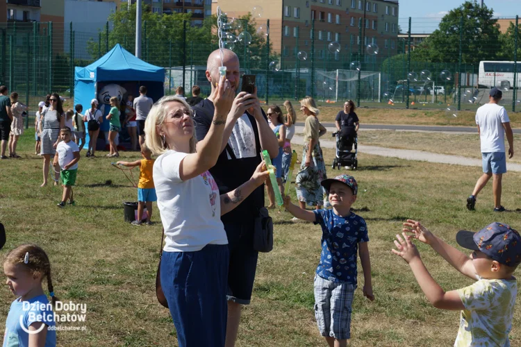 Dzień Baniek Mydlanych w Bełchatowie. Zobaczcie, jak bawili się mieszkańcy [FOTO] - Zdjęcie główne