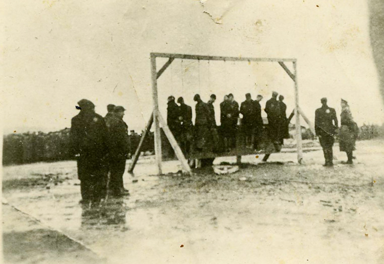 Egzekucja Żydów w centrum Bełchatowa. Historyczne zdjęcia pokazują niemiecką zbrodnię [FOTO] - Zdjęcie główne