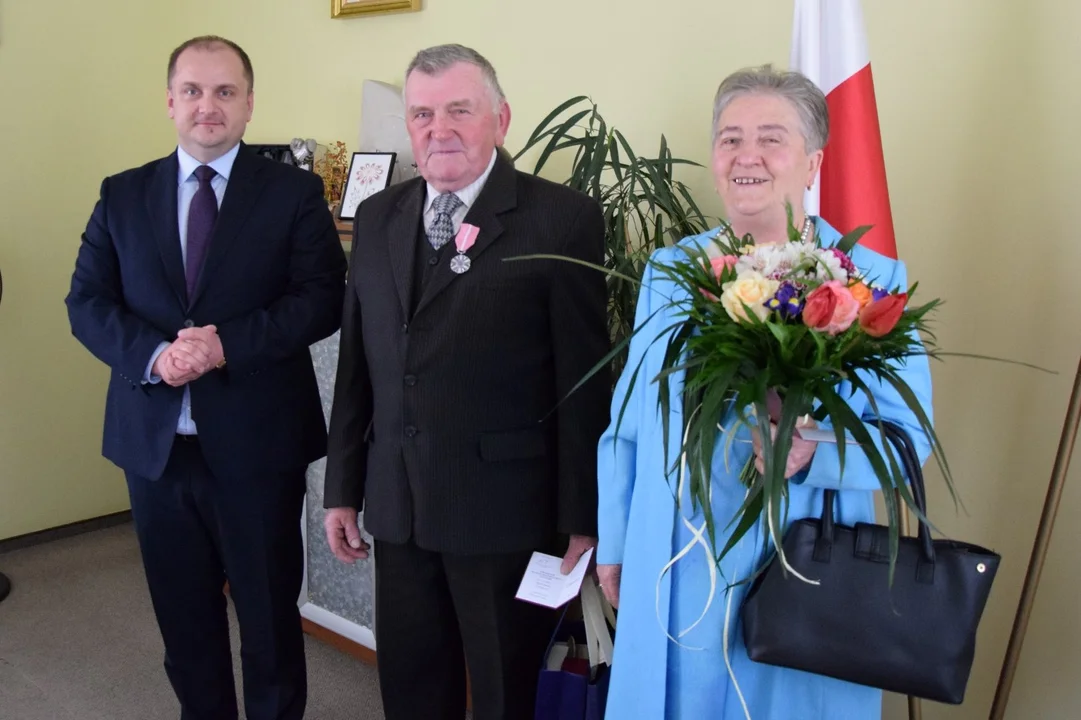 Małżeństwa z Zelowa odznaczone medalami prezydenta Andrzeja Dudy. To już 50 lat razem  - Zdjęcie główne