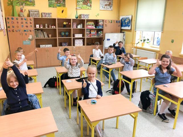 Uczniowie z gminy Bełchatów wrócili do szkoły. Tegoroczna inauguracja roku szkolnego była inna niż zwykle [FOTO] - Zdjęcie główne