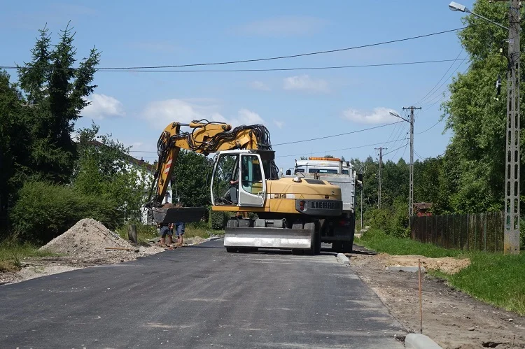 Przebudują drogi w podbełchatowskich miejscowościach. Jak długo potrwają prace? - Zdjęcie główne