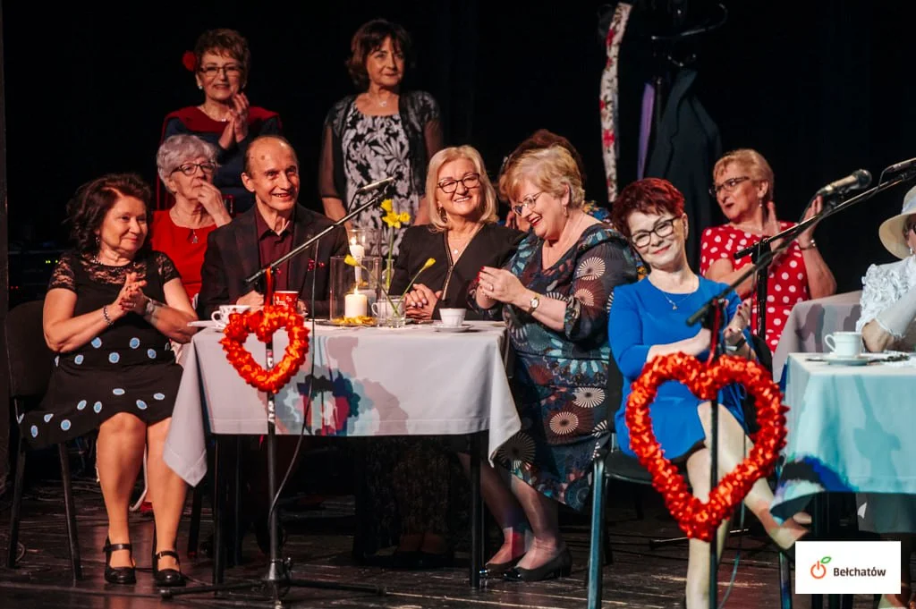 Seniorzy zaśpiewali o miłości. "Pasjonata" zaprezentowała musical w Gigantach Mocy [FOTO] - Zdjęcie główne