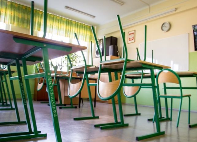 Tegoroczni maturzyści z Bełchatowa ukończyli szkołę. Świadectwa odbiorą w nietypowy sposób - Zdjęcie główne