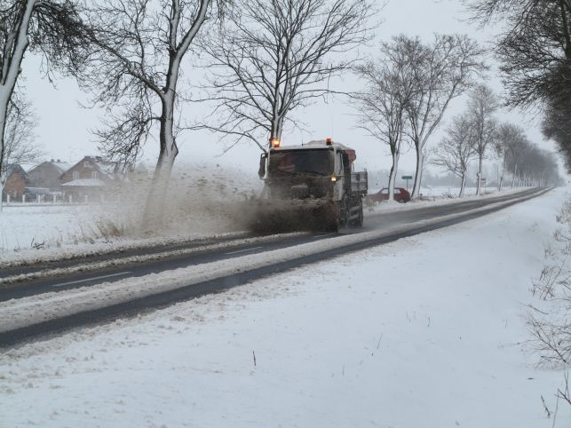Powiatowe służby drogowe  informują o swojej gotowości do akcji zima  - Zdjęcie główne