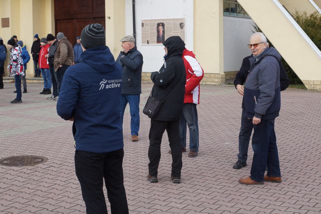 Przeszli ulicami Bełchatowa, modląc się o zatrzymanie koronawirusa. Ósmy Męski Różaniec za nami [FOTO] - Zdjęcie główne