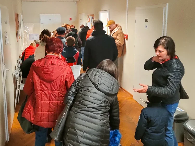 MOPS w Bełchatowie przyjmuje wnioski uchodźców o zasiłek. Ile osób z Ukrainy już mieszka w Bełchatowie?  - Zdjęcie główne