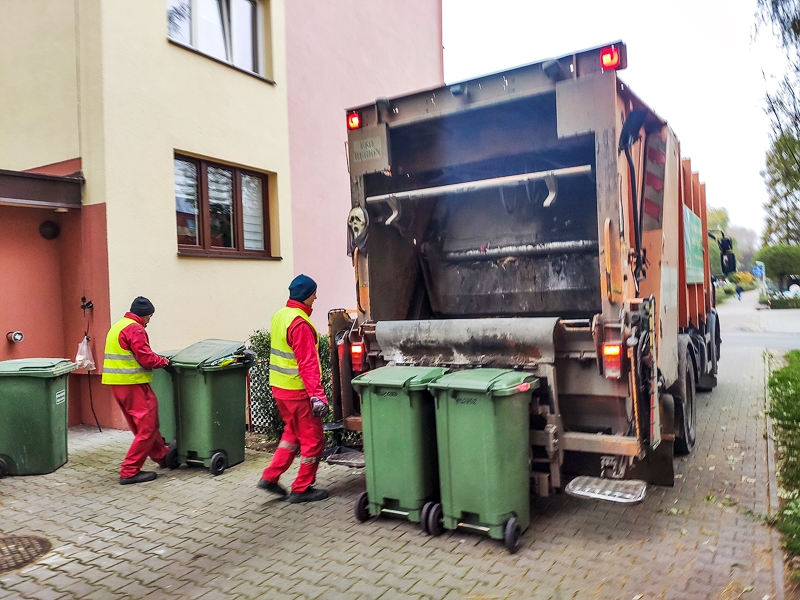 Magistrat przygotował drakońską podwyżkę opłat za śmieci w Bełchatowie. Jak zagłosują miejscy radni? - Zdjęcie główne