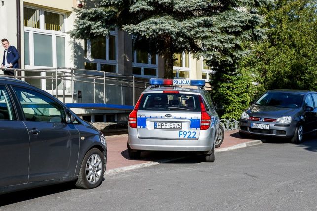 Alarm bombowy w "Kochanowskim" i "Energetyku". Policjanci przed maturami przeszukiwali szkoły - Zdjęcie główne