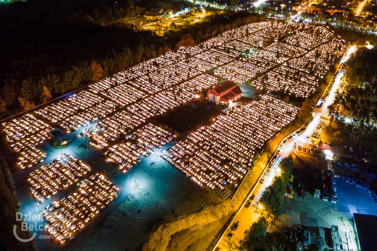 Rozświetlony cmentarz z lotu ptaka. Tysiące zniczy zapłonęło w Dniu Wszystkich Świętych [VIDEO] - Zdjęcie główne