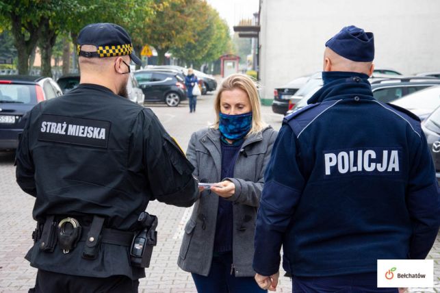Strażnicy miejscy dostali specjalną prośbę od prezydent Bełchatowa. Co dostaniesz zamiast mandatu?  - Zdjęcie główne
