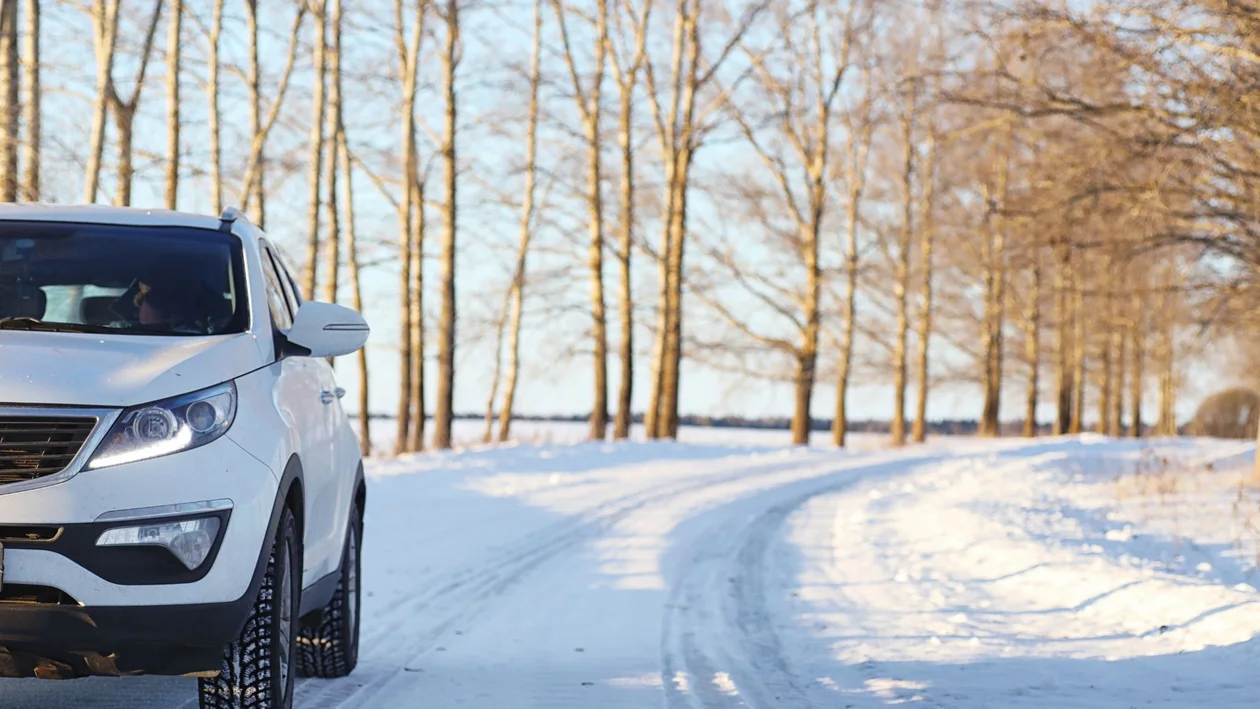 Zimowe wyjazdy samochodem - na co zwracać uwagę? - Zdjęcie główne