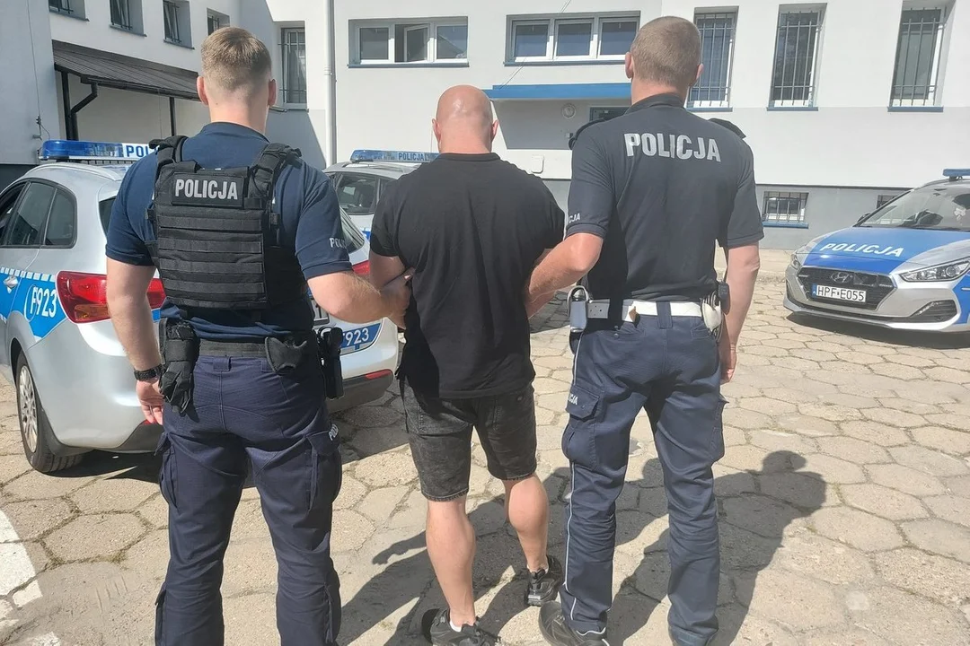 Bełchatowianin zatrzymany przez policję. W domu miał prawie kilogram narkotyków [FOTO] - Zdjęcie główne
