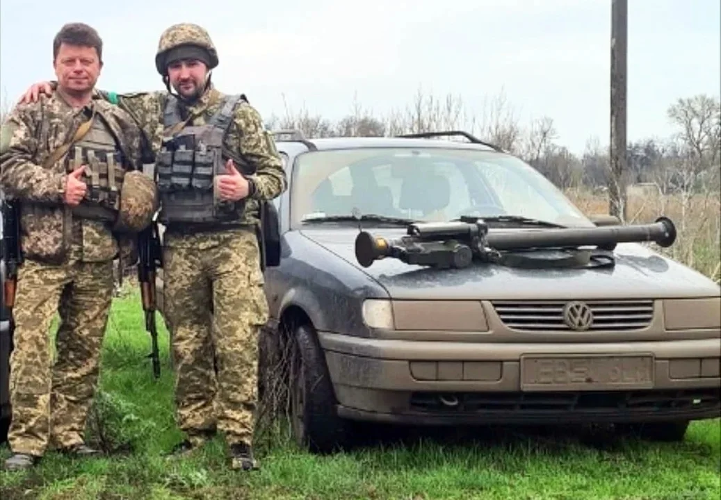 Passat z bełchatowską rejestracją służy na wojnie w Ukrainie. „Pana samochód uratował już wiele istnień” [FOTO] - Zdjęcie główne