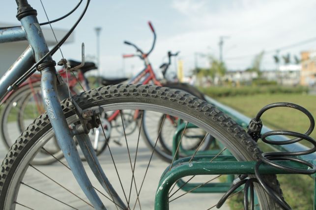 Jak zabezpieczyć rower przed kradzieżą? Policjanci z Bełchatowa podsuwają pomysł - Zdjęcie główne