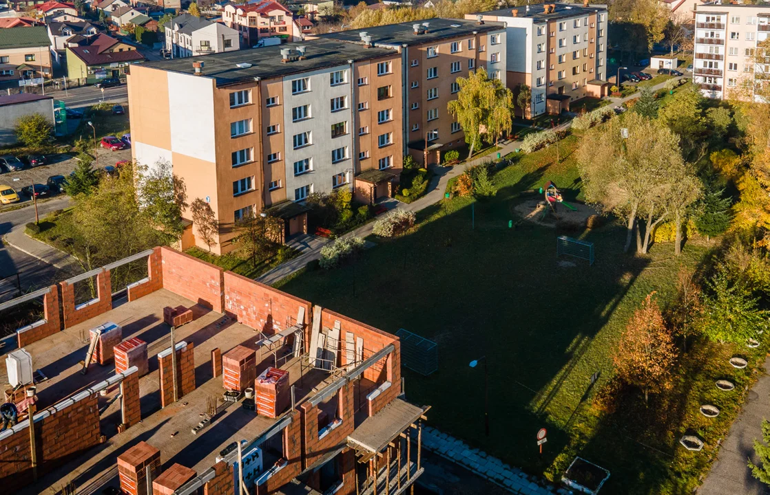 Kłótnia o nowe mieszkania w Bełchatowie. Prezes spółki: inwestycja ruszy w tym roku - Zdjęcie główne