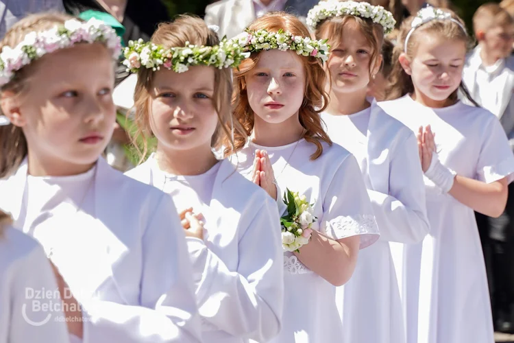 Pierwsza Komunia Święta w Bełchatowie. Uroczystości w ogrodach parafialnych [FOTO] - Zdjęcie główne