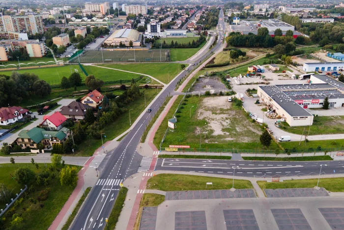 Aż 25 mln zł na remont głównych ulic w Bełchatowie. Powstaną też nowe parkingi i oświetlenie - Zdjęcie główne