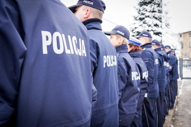 Ponad 9 tys. mandatów, kilogramy narkotyków i prawie 2 tys. przestępstw, czyli czym zajmowali się bełchatowscy policjancji w 2018 roku [VIDEO] - Zdjęcie główne
