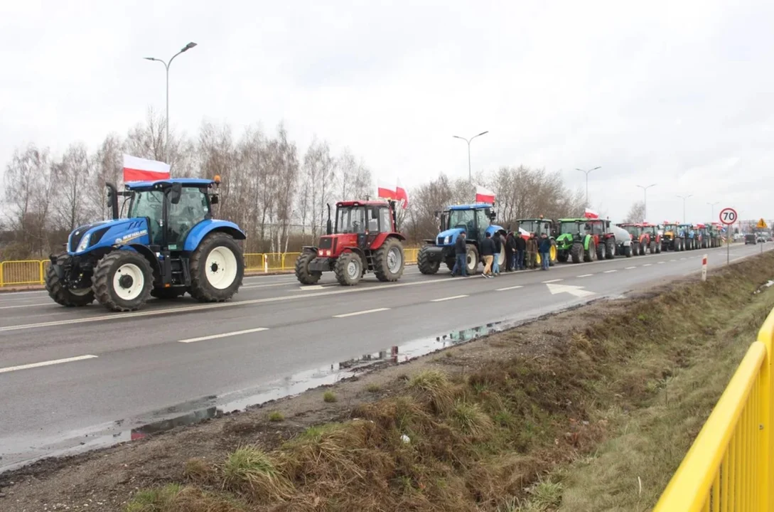 Rekordowy protest rolników 20 marca. Ogromne utrudnienia dla kierowców w powiecie bełchatowskim i okolicach - MAPA - Zdjęcie główne