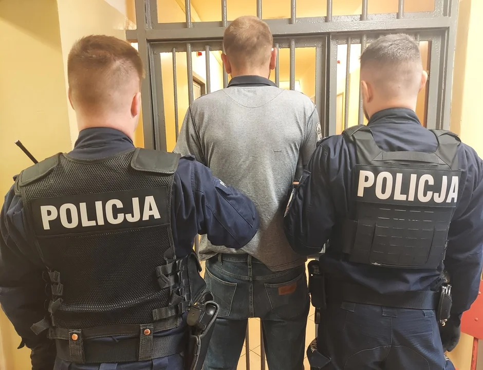 Policyjna kontrola na ulicy Staszica. Mężczyźnie grozi więzienie - Zdjęcie główne