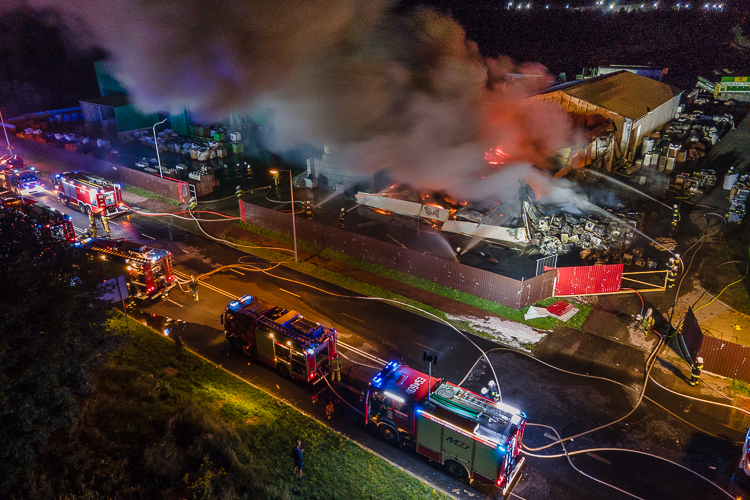 Krajobraz po pożarze w kleszczowskiej strefie. Spółka zabrała głos w sprawie - Zdjęcie główne