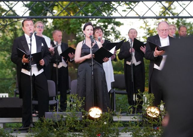 W Bełchatowie odbędzie się wyjątkowy koncert. Kto wystąpi w parafialnych ogrodach?  - Zdjęcie główne
