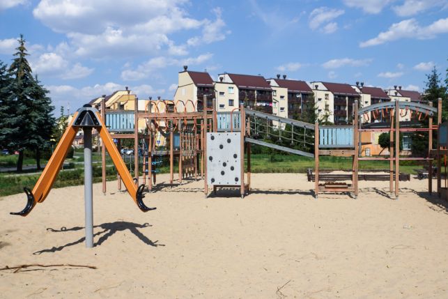 Wyremontują plac zabaw na bełchatowskim osiedlu. Miasto ogłosiło przetarg - Zdjęcie główne